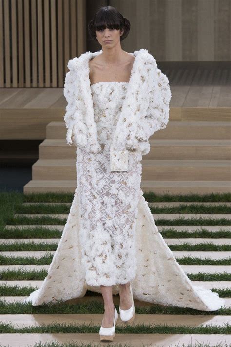 prix robe chanel haute couture|chanel couture jacket.